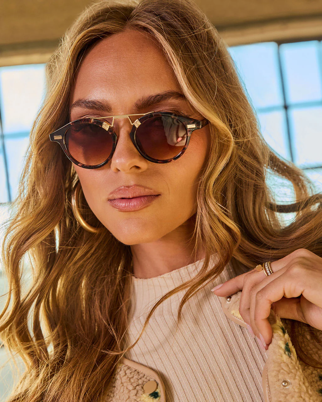Shailena Round Tortoise Frame Sunglasses - Image 5